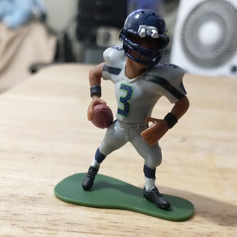 NFL small pros posable collectable figure